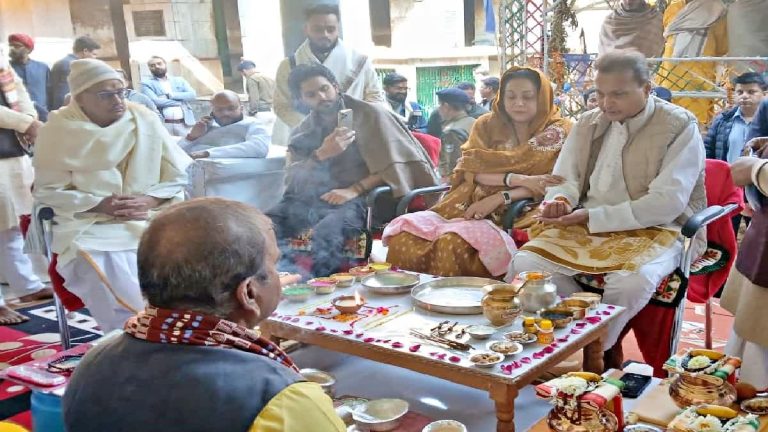 पत्नी के साथ गया पहुंचे उद्योगपति अनिल अंबानी, पितरों का किया पिंडदान; शक्तिपीठ मां मंगला गौरी मंदिर में की पूजा-अर्चना