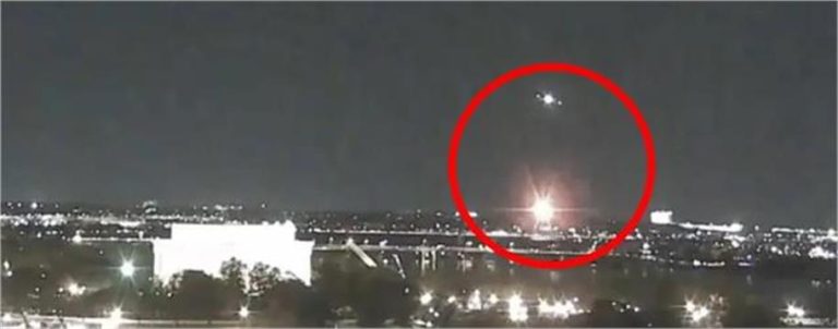 Flight Crash: दो विमानों के बीच टक्कर, 18 यात्रियों की मौत, जहाज में सवार थे 64 यात्री