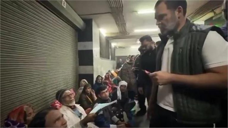 Rahul Gandhi का दिल छू लेने वाला दौरा, AIIMS में फुटपाथ पर सो रहे मरीजों से मिलकर सुनीं उनकी कहानियां