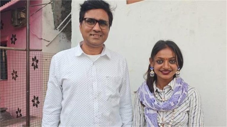 Maha Kumbh में माला बेचने वाली Monalisa का बॉलीवुड में डेब्यू, साइन की पहली फिल्म