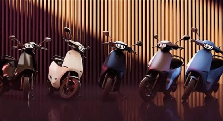ओला इलेक्ट्रिक से लोगों ने बनाई दूरी, Bajaj और TVS की बिक्री में हुई बढ़ोतरी