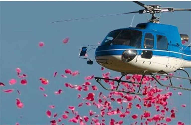 महाकुंभ 2025: फूलों की बारिश में देर, एविएशन कंपनी के CEO और पायलट पर FIR दर्ज