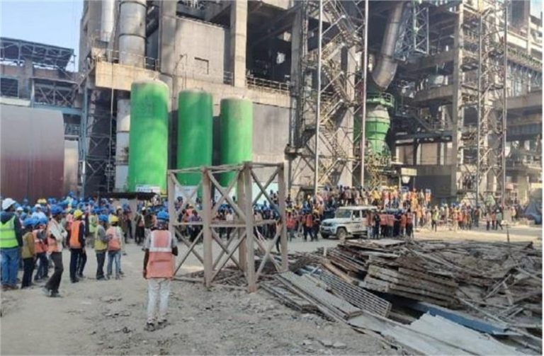 जेके सीमेंट प्लांट में बड़ा हादसा, बिल्डिंग की छत गिरने से कई मजदूर दबे
