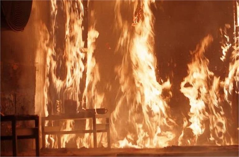 Shimla: आधी रात को दो मंजिला मकान जलकर हुआ राख