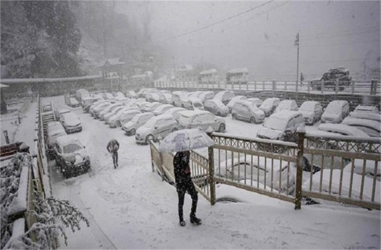 Himachal Weather: बर्फबारी के कारण शीतलहर का प्रकोप बढ़ा, इस दिन से फिर बिगड़ेगा मौसम
