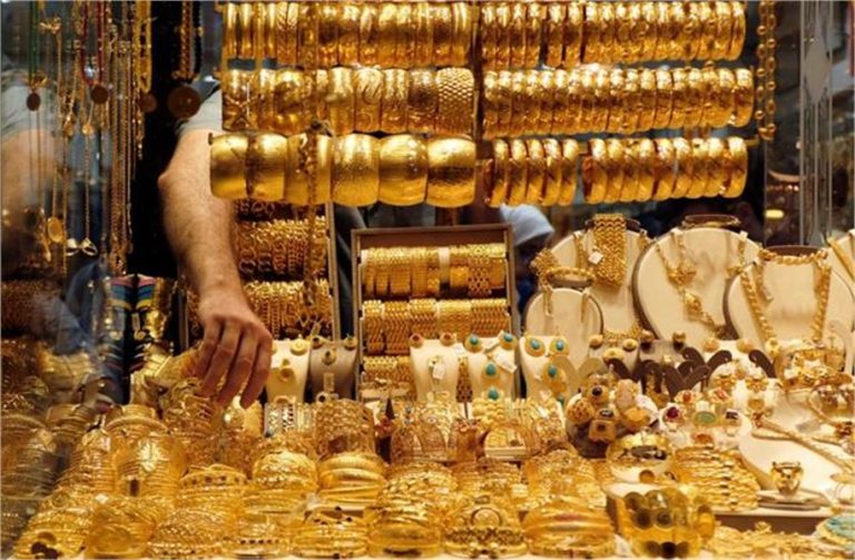 Gold Prices: रुपए में गिरावट के बीच 2000 रुपए महंगा हुआ सोना