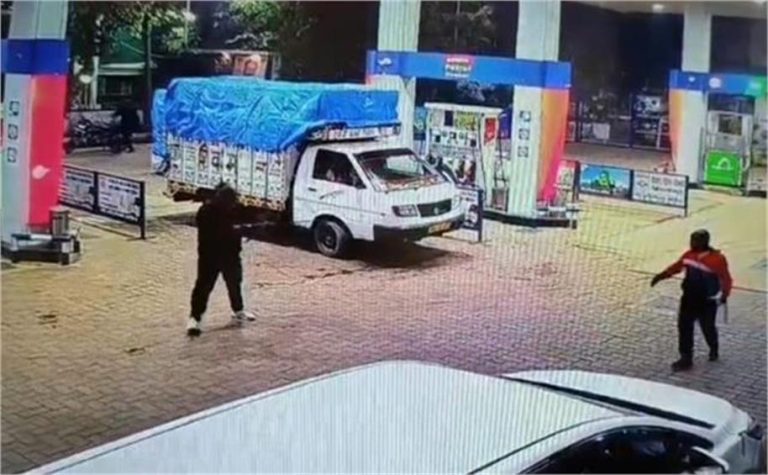 ग्वालियर में बाइक में देरी से पेट्रोल डालने पर हुआ विवाद, बदमाशों ने की फायरिंग युवक घायल