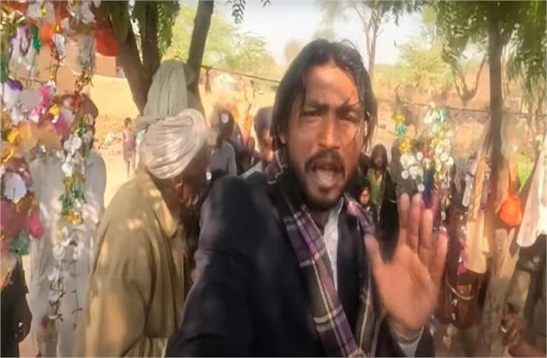 पाकिस्तान में महाकुंभ का जश्न, हिंदुओं ने गंगाजल से किया स्नान