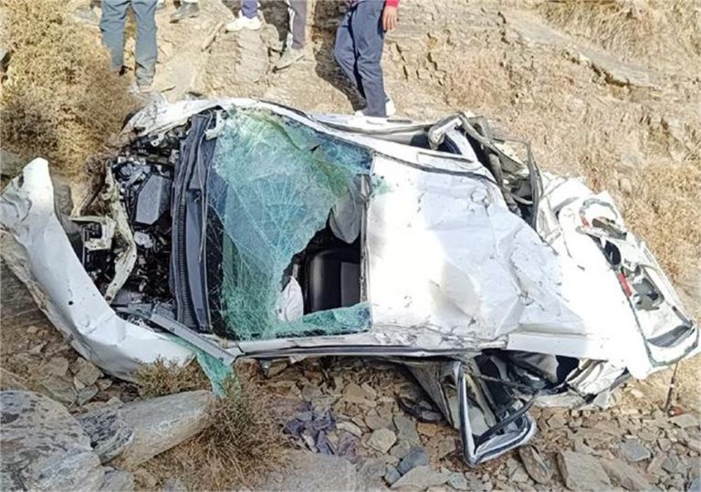 Chamba: सुनारा-कुंडी मार्ग पर 400 मीटर खाई में गिरी कार, चालक की मौके पर मौत