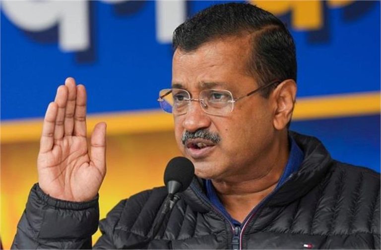 Delhi election : केजरीवाल ने चुनाव आयोग से की बीजेपी नेता परवेश वर्मा के घर रेड की मांग