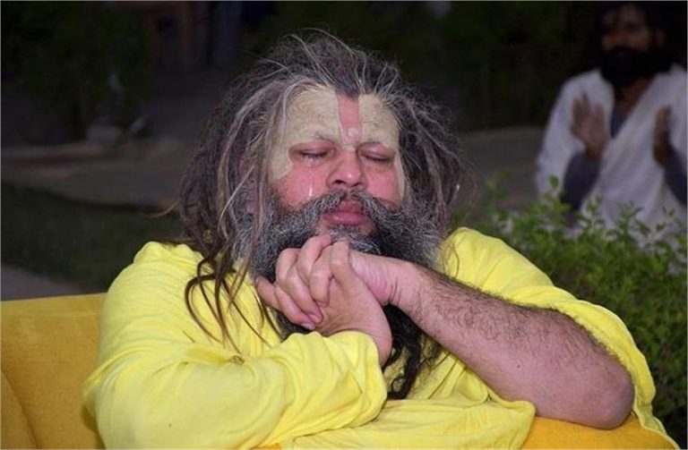 प्रेमानंद जी महाराज जी की तबीयत बिगड़ी, भक्तों में छाई मायूसी