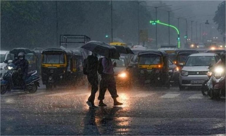 उत्तर भारत में कड़ाके की ठंड, बारिश… पहाड़ों पर बर्फ, जानें कैसा रहेगा आपके शहर का मौसम