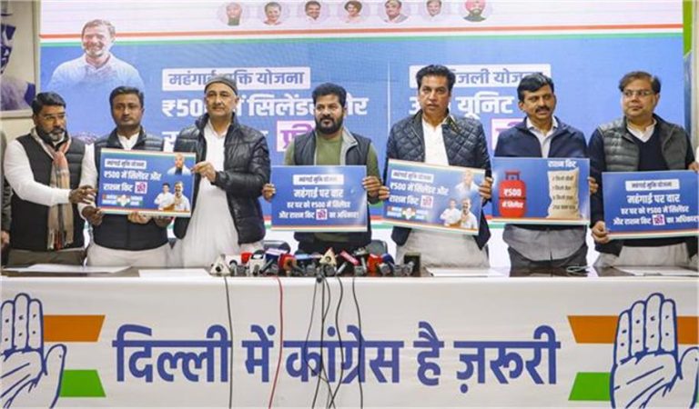 500 रुपये में सिलेंडर, 300 यूनिट मुफ्त बिजली… कांग्रेस ने दिल्लीवासियों से किए ये वादे
