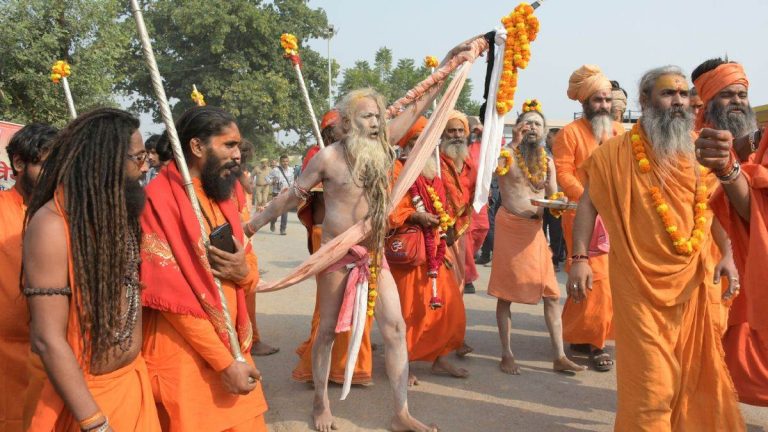 Maha Kumbh 2025: 200 पुरुष और 20 महिलाएं बनीं संन्‍यासी