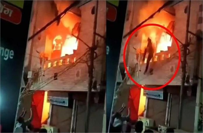 2025_2image_10_28_035460128aag-ll