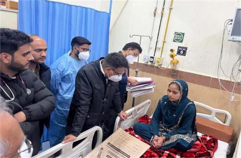 Rajouri में बरकरार ‘रहस्यमयी बीमारी’ का खौफ, Delhi से आई डॉक्टरों की विशेष टीम