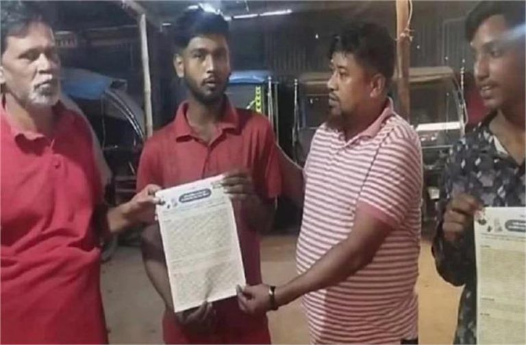 बांग्लादेश में अवामी लीग के पर्चे बांटने पर 2 कार्यकर्ता गिरफ्तार