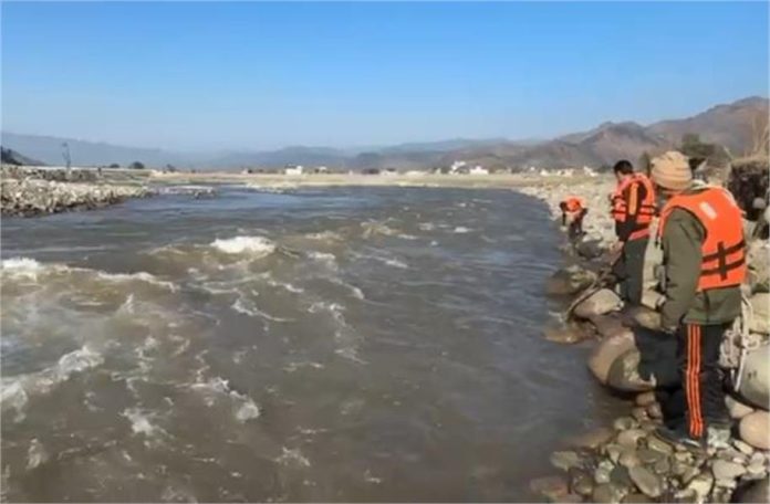 2025_3image_11_10_431225412poonchriveraccident-ll