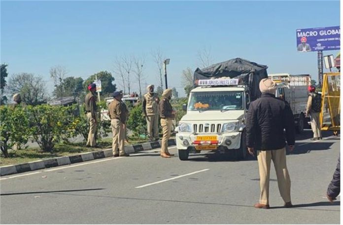 2025_3image_13_18_029026294punjabpolicefarmerprote-ll