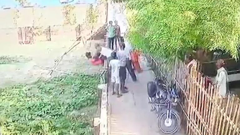 BIHAR : झगड़े में दीवार से गिरे रिटायर्ड रेलकर्मी, गर्दन टूटने से हो गई मौत…