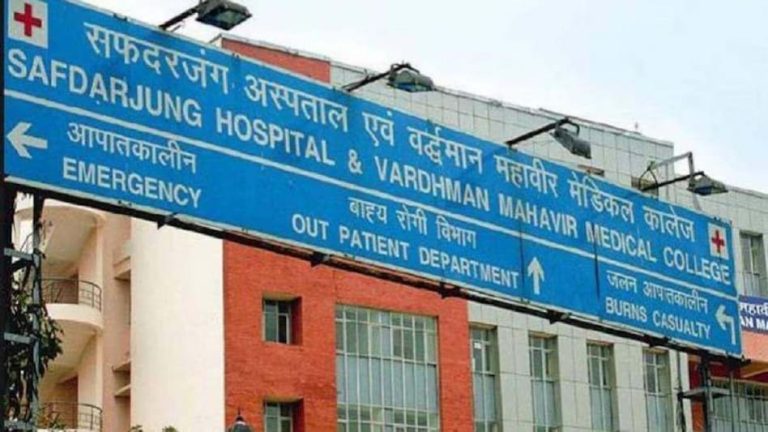 NATIONAL : डॉक्टरों ने सर्जरी कर मरीज के पेट से निकाला 10.6 किलो का ट्यूमर, सफदरजंग अस्पताल के डॉक्टरों का कमाल