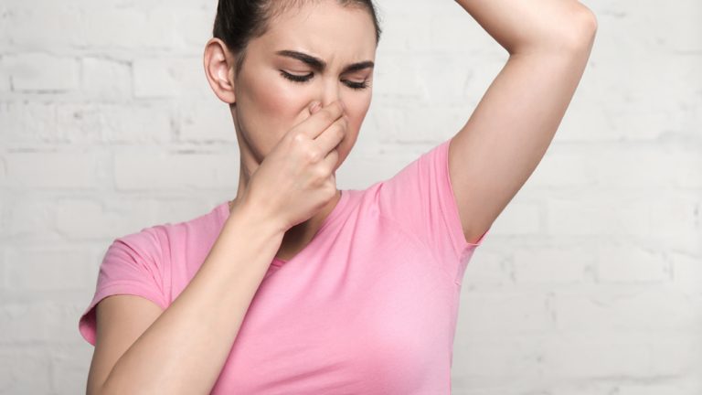 HEALTH : पसीने के बदबू से भी पता लगा सकते हैं बीमारी, जानें क्या कहते हैं एक्सपर्ट्स