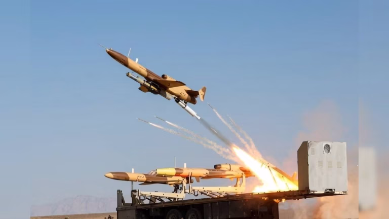 National : ईरान का ‘कर्रार’ ड्रोन क्या है? जेट इंजन वाला यह हथियार क्यों बना अमेरिका के लिए बड़ा खतरा, जानें