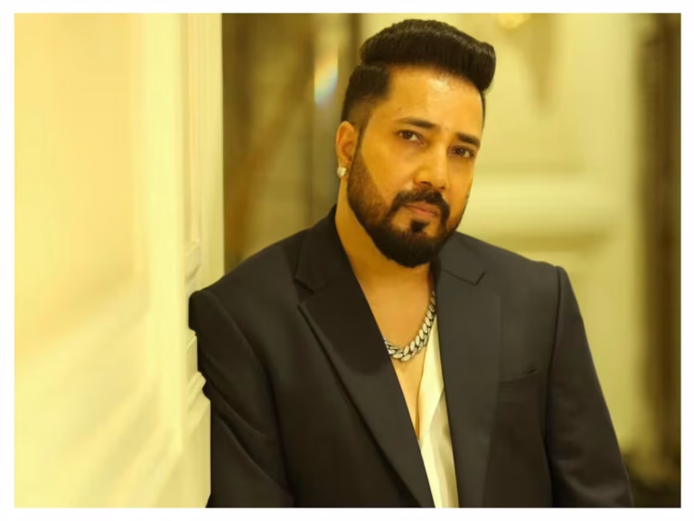 Bollywood : 30 साल पहले बॉडीगार्ड ने मीका सिंह को कर दिया था रिजेक्ट, बोला- पहले काम तो करो, खुद ही स्ट्रगल कर रहे