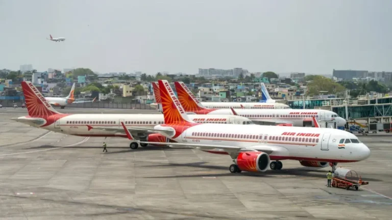 World : वेस्ट एशिया में भारी तनाव के बीच बड़ी राहत, एयर इंडिया और एयर इंडिया एक्सप्रेस ने उठाए ये कदम