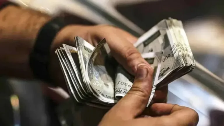 Life style : सैलरी बढ़ने के बाद भी क्यों नहीं होती बचत? जानें क्या है लाइफस्टाइल इंफ्लेशन और इससे बचने के तरीके.