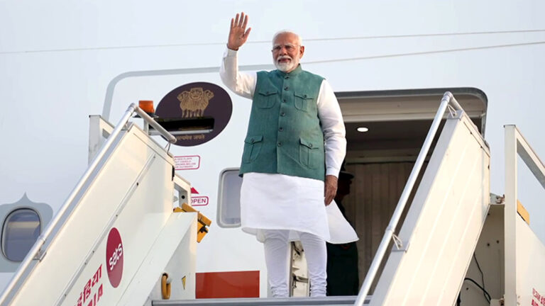 NATIONAL : प्रधानमंत्री नरेंद्र मोदी तीन देशों की यात्रा पर हैं। आज उनके इंडोनेशिया दौरे का आखिरी दिन है। इसके बाद पीएम मोदी ऑस्ट्रेलिया के मेलबर्न का दौरा करेंगे