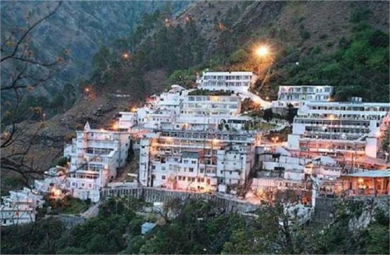 Mata Vaishno Devi पहुंची यह मशहूर Actress, मां के दरबार में हुईं नतमस्तक