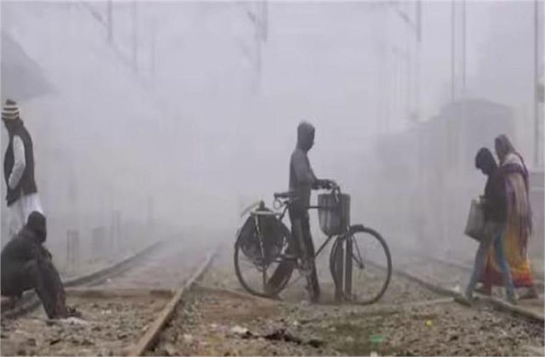 दिल्लीवाले ध्यान दें! अभी ना फेंके कंबल-स्वेटर, हाड़ कंपाएगी ठंड, IMD ने जारी किया येलो अलर्ट