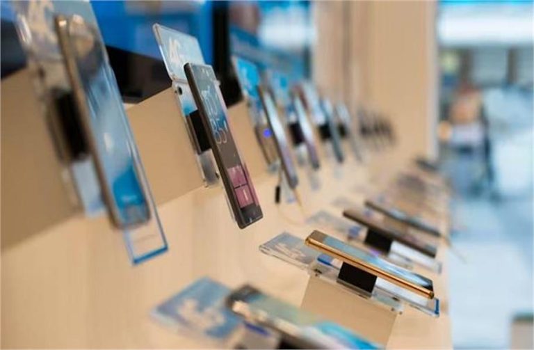 निर्यात के मामले में स्मार्टफोन दूसरे स्थान पर, जल्द ही डीजल ईंधन को पछाड़ सकता है!