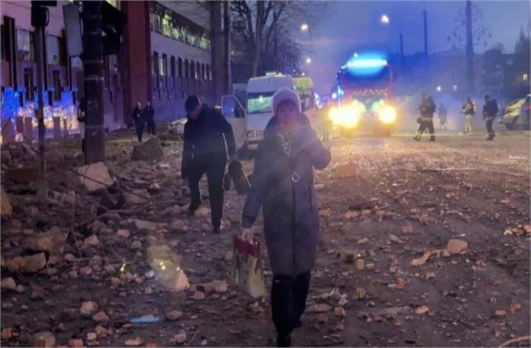 Ukraine के जापोरिज्जिया में Russia ने दागी मिसाइलें, 13 लोगों की मौत, 30 घायल