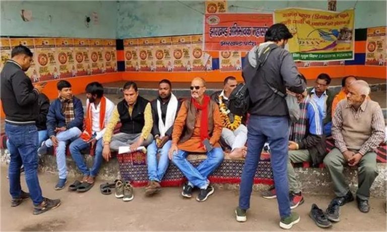 Jharkhand News… स्कूली छात्राओं के ‘अपमान’ के खिलाफ झारखंड अभिभावक संघ ने की सांकेतिक भूख हड़ताल