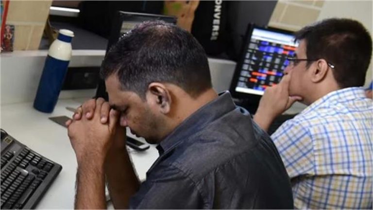 Stock Market Crash: खुलते ही भारी गिरावट, ये है मुख्य कारण