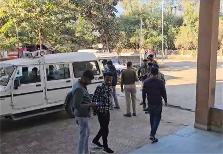 MP : शहडोल में अवैध हथियारों के साथ तीन बदमाश गिरफ्तार