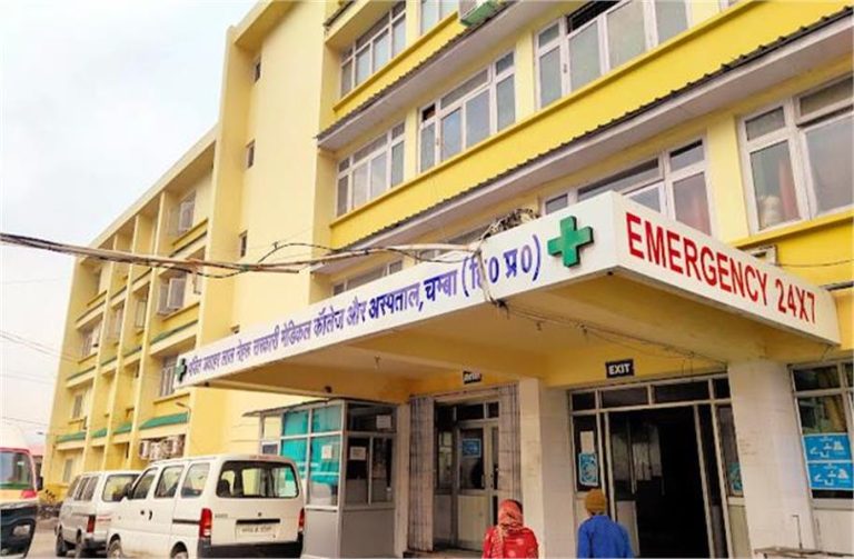 Himachal: चम्बा मेडिकल काॅलेज में तीमारदार ने चिकित्सकों से की बदसलूकी, पुलिस जांच शुरू