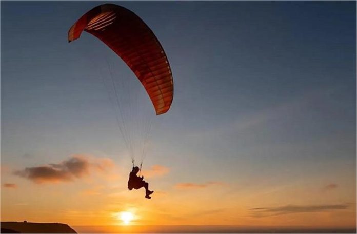 2025_1image_12_07_217420992paragliding-ll