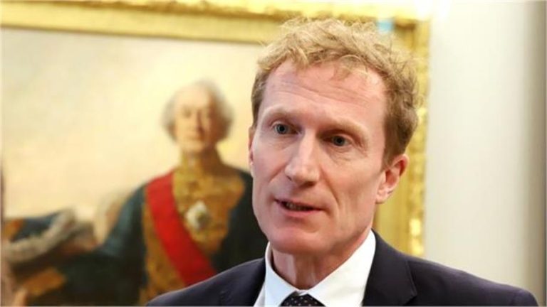 Canada PR : कनाडा सरकार का बड़ा फैसला, माता-पिता और दादा-दादी के PR बंद!