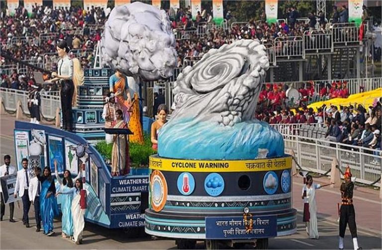 Republic Day Parade: कर्तव्य पथ पर दिखी देश की सैन्य शक्ति और सांस्कृतिक विविधता की झलक