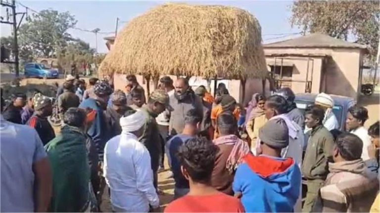 Jharkhand News: वसूली मांगने आए उग्रवादियों को ग्रामीणों ने जमकर पीटा, 1 की मौत… 2 अन्य घायल