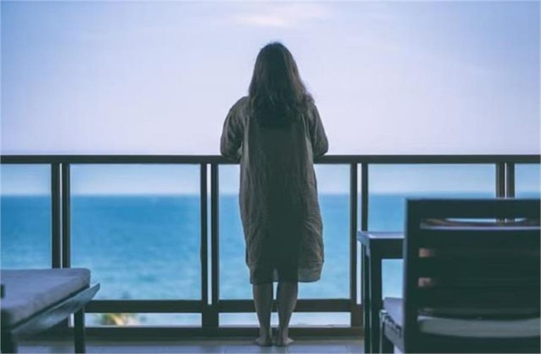 ओनलीफैंस मॉडल की सेक्स के दौरान बालकनी से गिरकर मौत, देखें पोस्ट