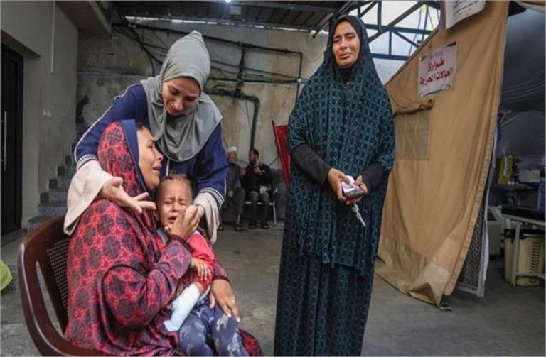 युद्धविराम बाद गाजा लौटते ही सहम गए लाखों फिलीस्तीनी ! खंडहर बने घर देख फूट-फूट कर रोए, भावुक कर देंगे ये Video