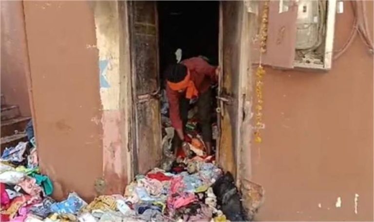जबलपुर में कपड़ों और खिलौने की दुकान में लगी भीषण आग, लाखों रुपए का नुकसान