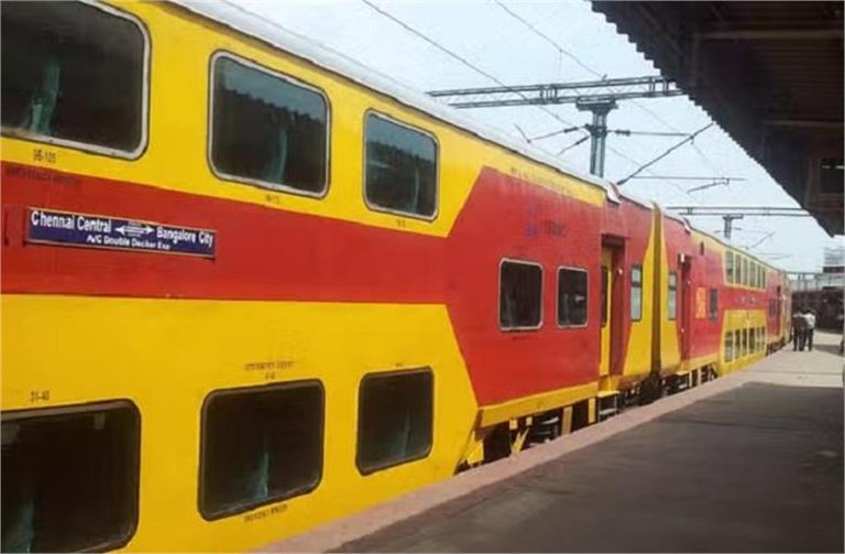 रेलवे की डबल डेकर ट्रेन योजना को PM मोदी की मंजूरी, यात्री और माल की ढुलाई में होगा बदलाव