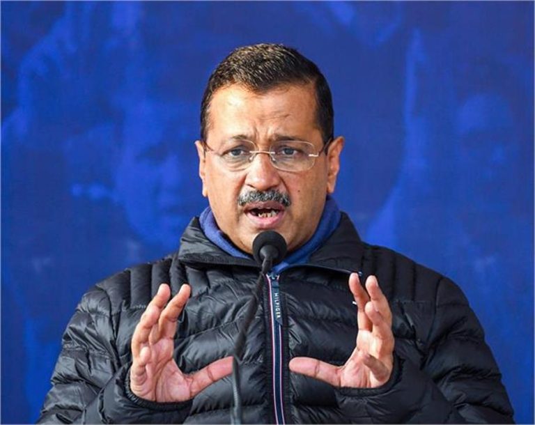 सिक्योरिटी में तैनात जवानों को हटाने पर भड़के केजरीवाल