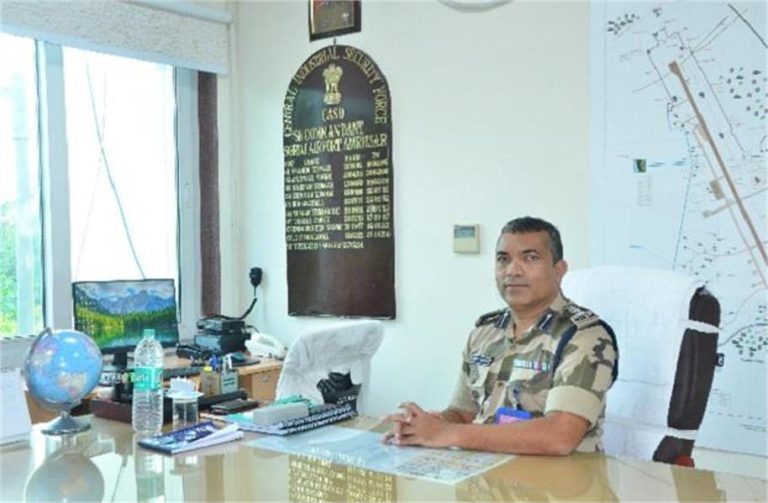 CISF के अधिकारी तुषार सखारे को राष्ट्रपति पुलिस पदक से किया गया सम्मानित