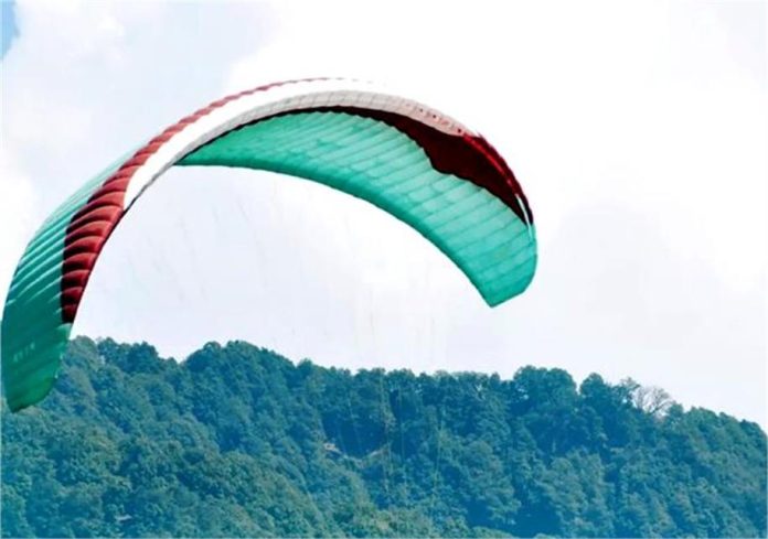 2025_1image_14_40_549535021paragliding-ll